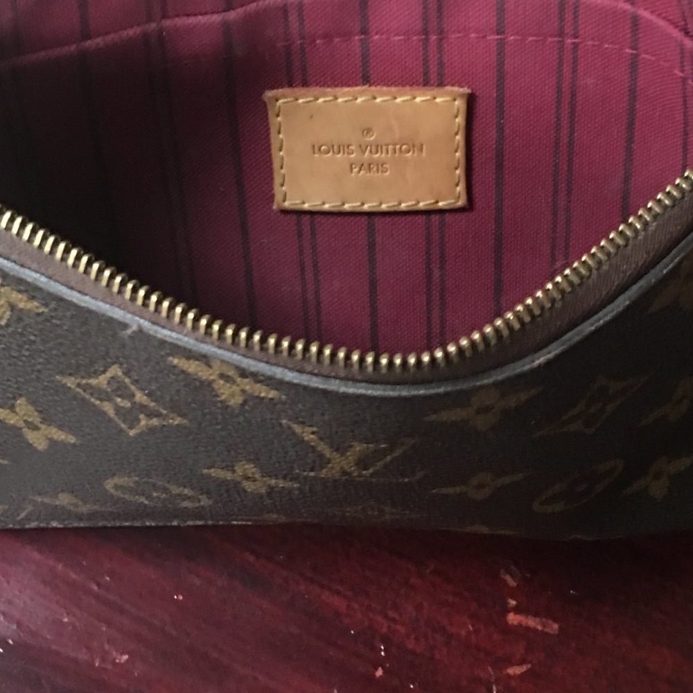 Authentic Louis Vuitton Neverfull GM Clutch Pivione - Picture 9 of 9